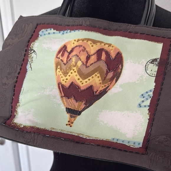 Novelty Brown Handbag with Hot Air Balloon Design - Picture 4 of 13